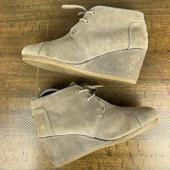 TOMS Boots Womens 9 Tan Suede‎ Desert Wedge Ankle Booties Lace Up Casual Shoes - Picture 7 of 12